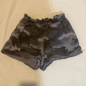 Camo denim shorts with pockets and elastic waste band